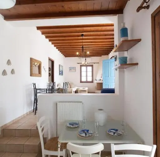 Mykonos Elegance 2-bedroom Escape In Psarou شقة